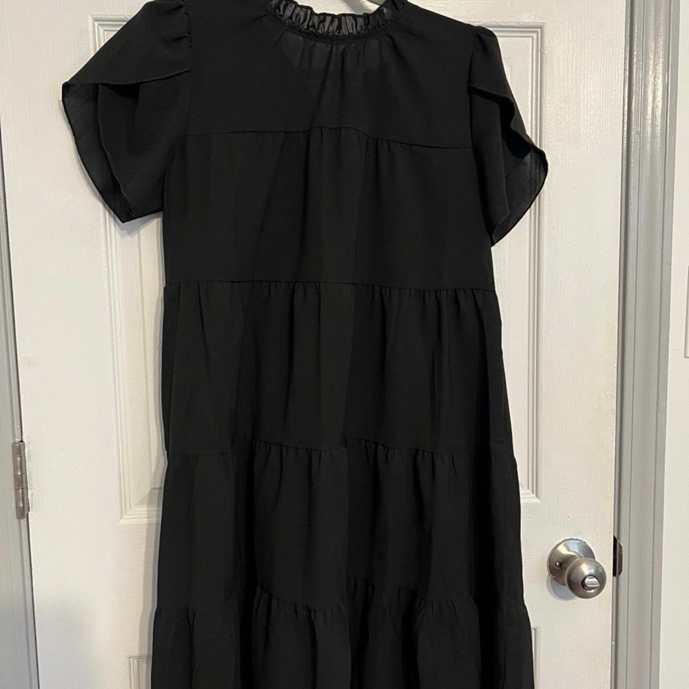 Chic Black Tiered Midi Dress